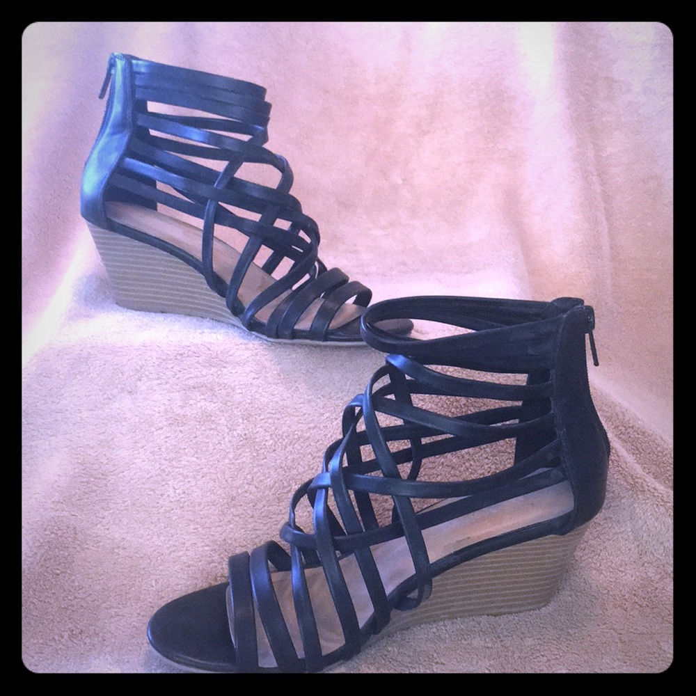 Black strappy wedges